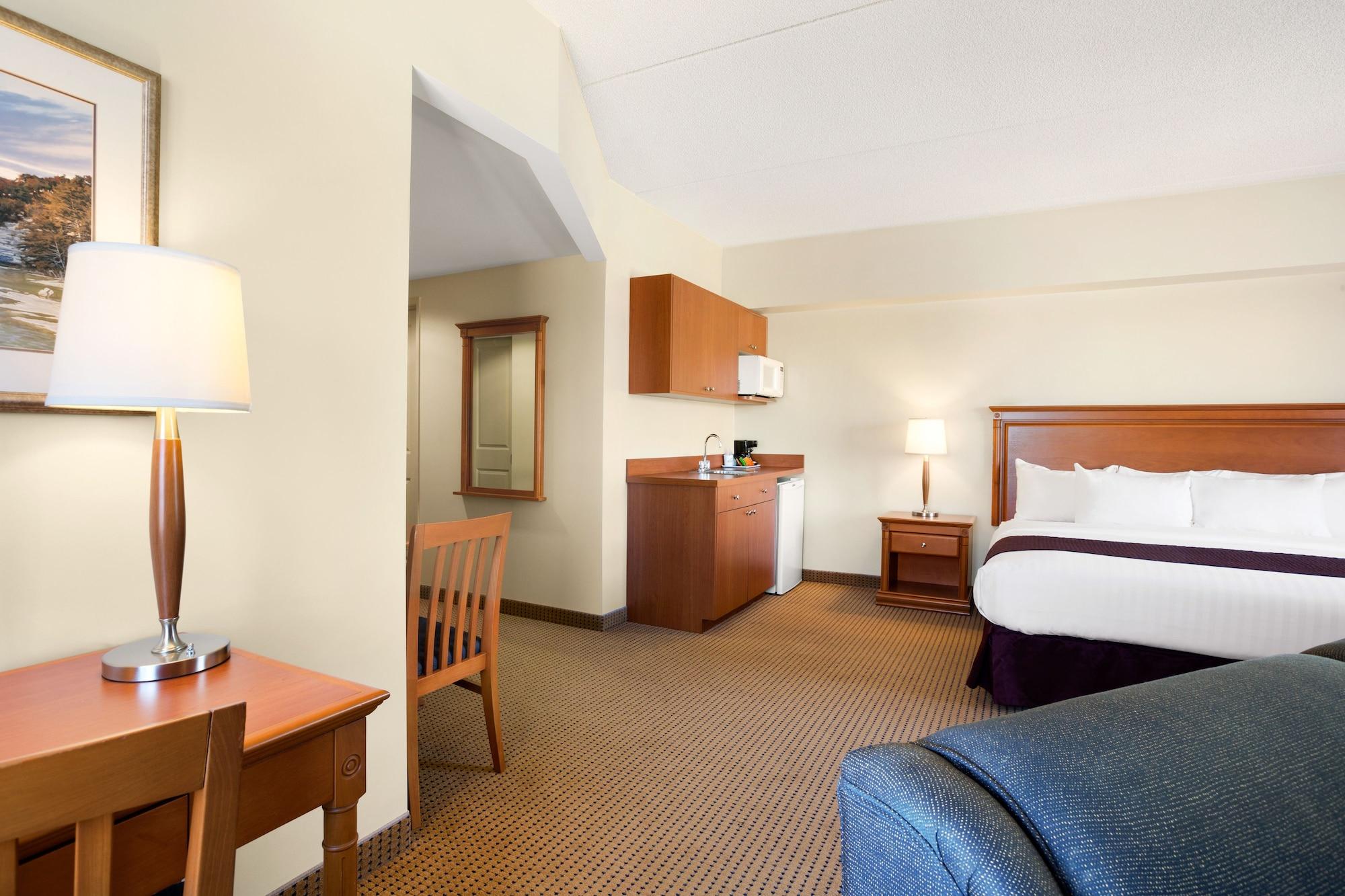 Days Inn & Suites By Wyndham Колингууд Екстериор снимка