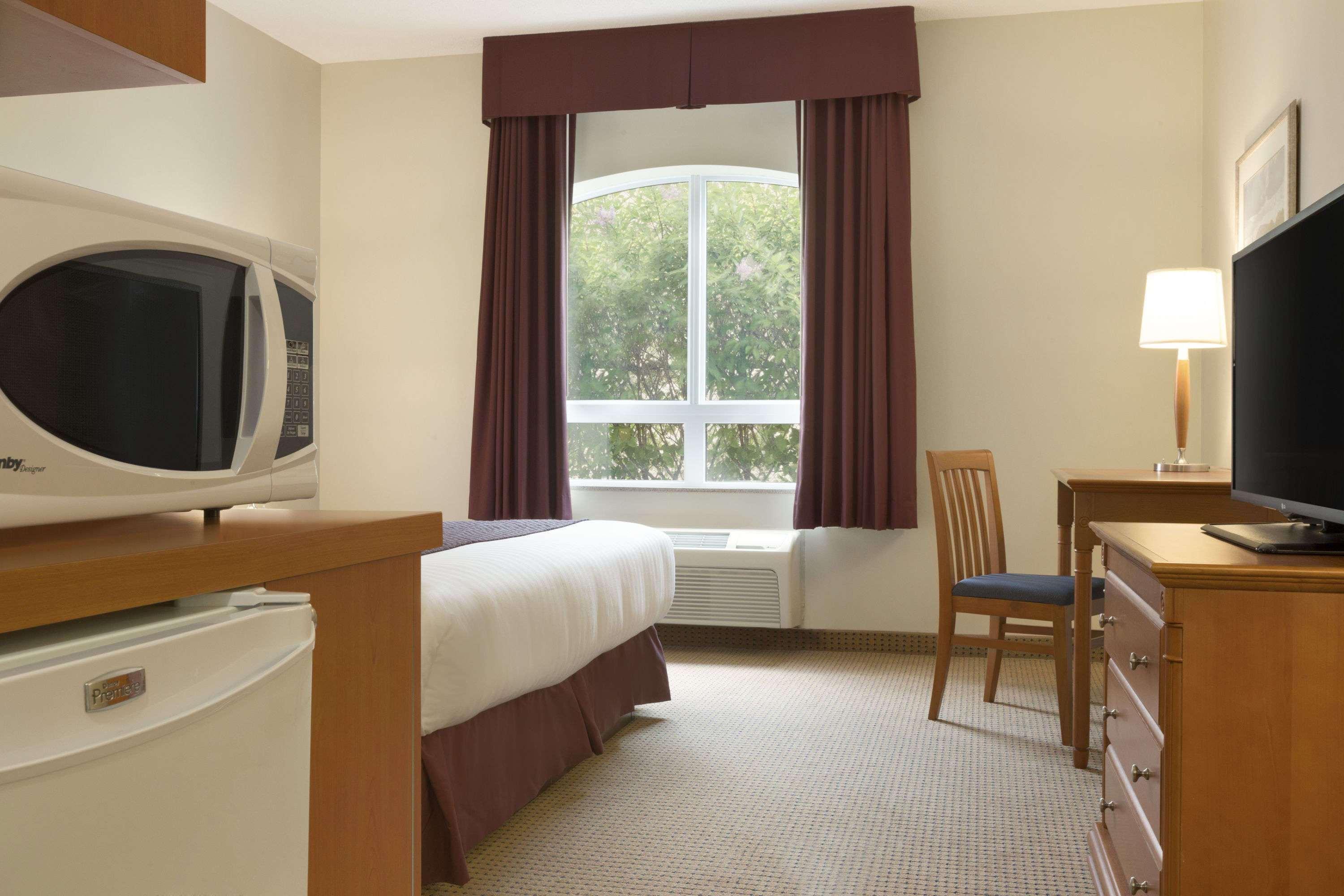 Days Inn & Suites By Wyndham Колингууд Екстериор снимка