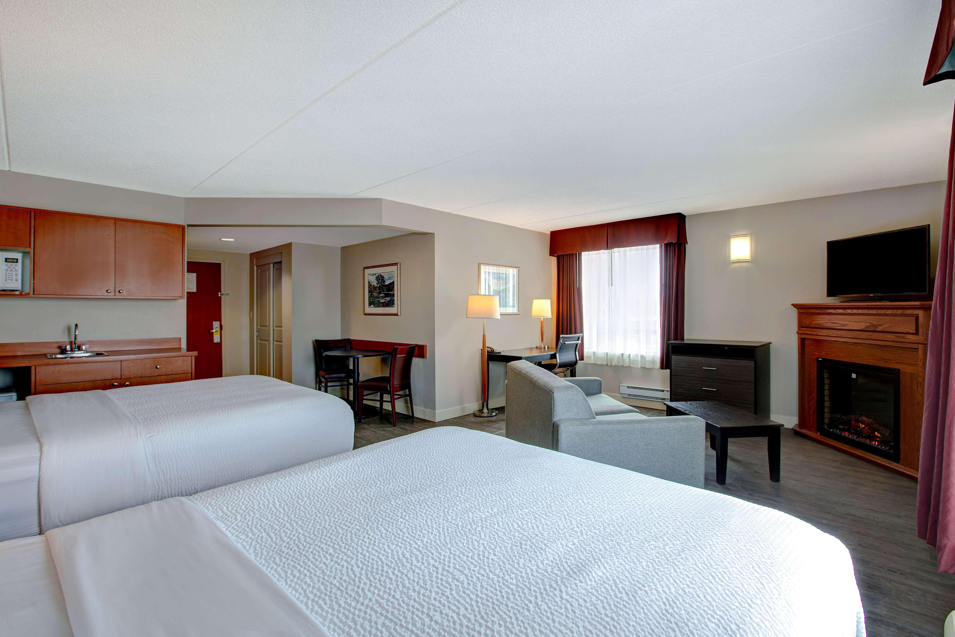 Days Inn & Suites By Wyndham Колингууд Екстериор снимка