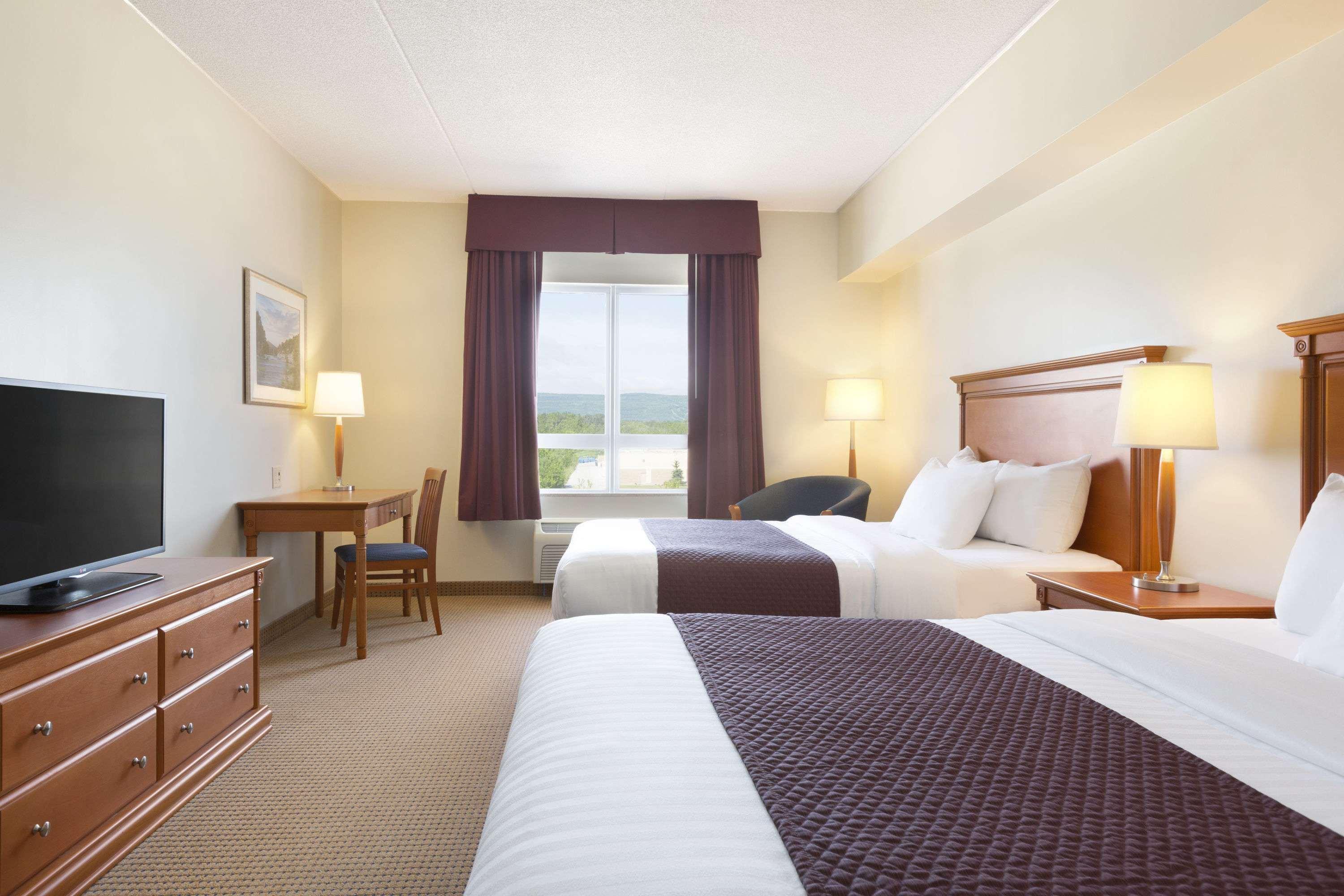 Days Inn & Suites By Wyndham Колингууд Екстериор снимка