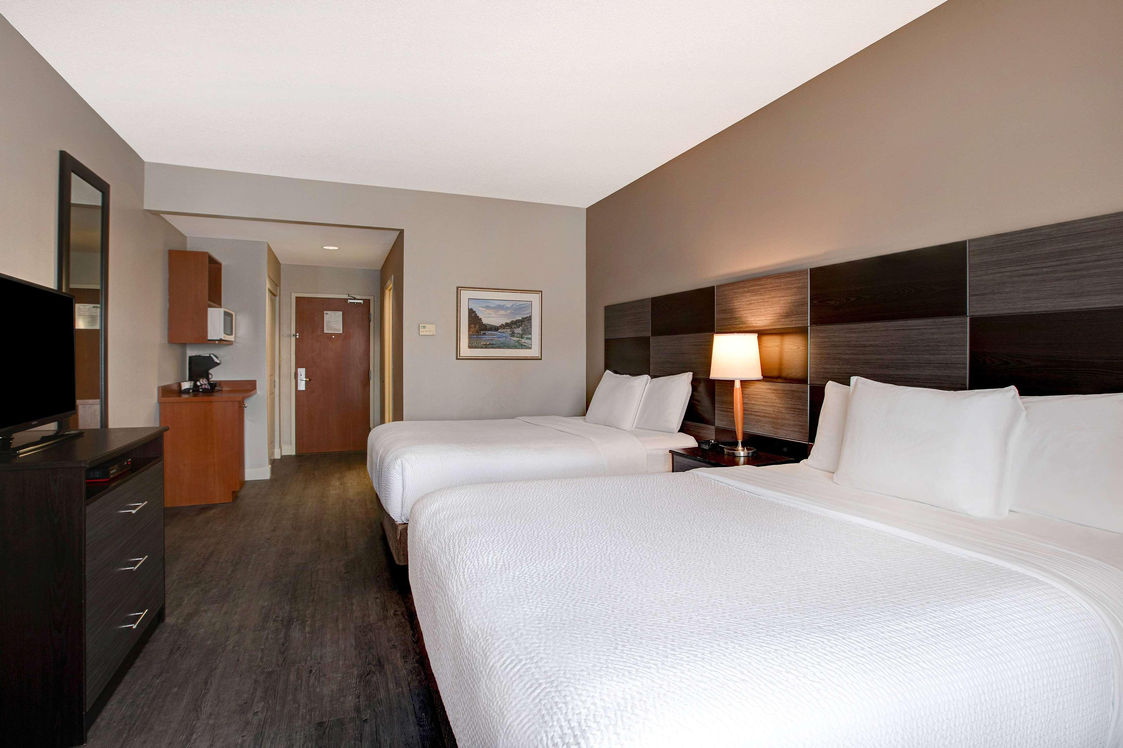 Days Inn & Suites By Wyndham Колингууд Екстериор снимка