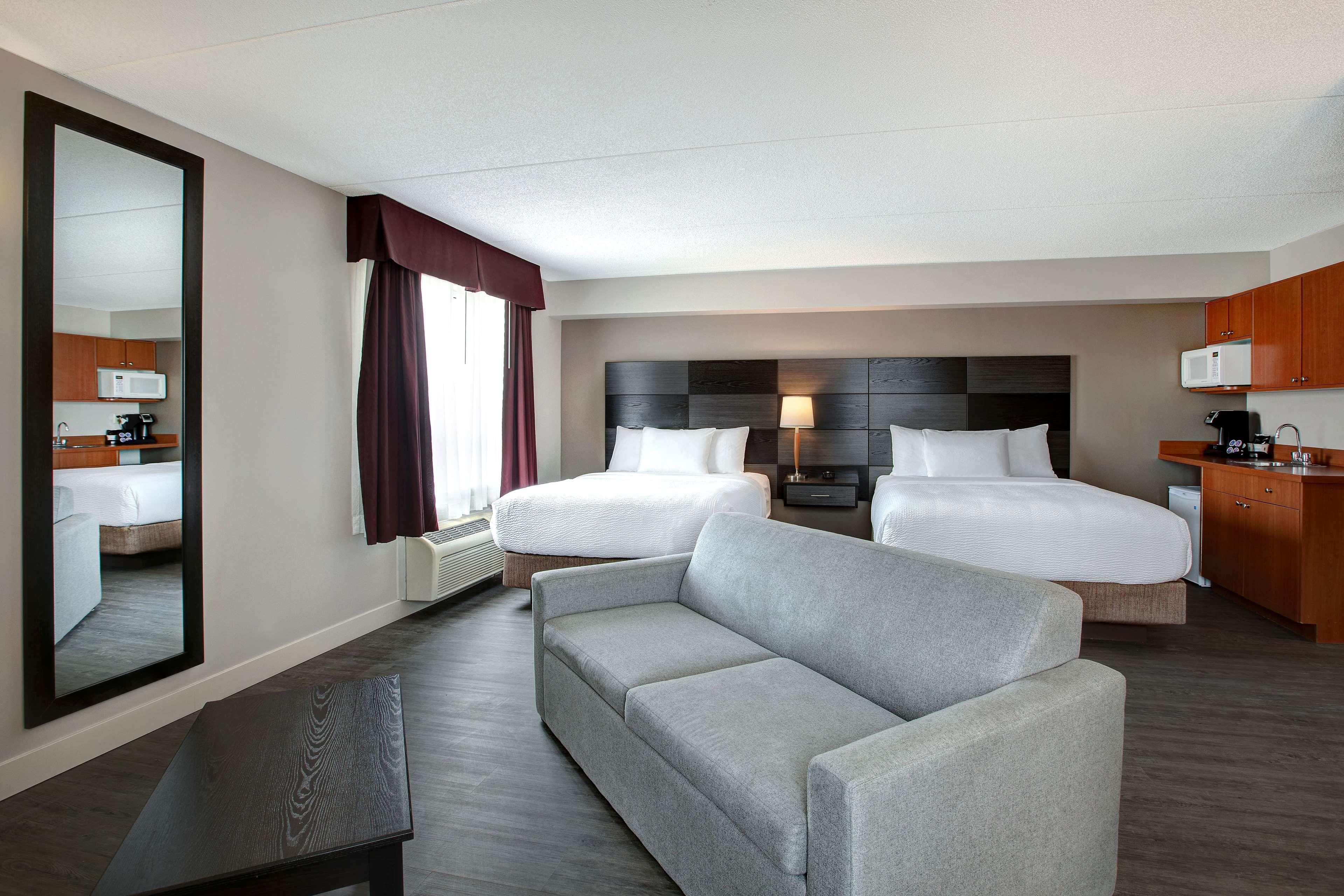 Days Inn & Suites By Wyndham Колингууд Екстериор снимка