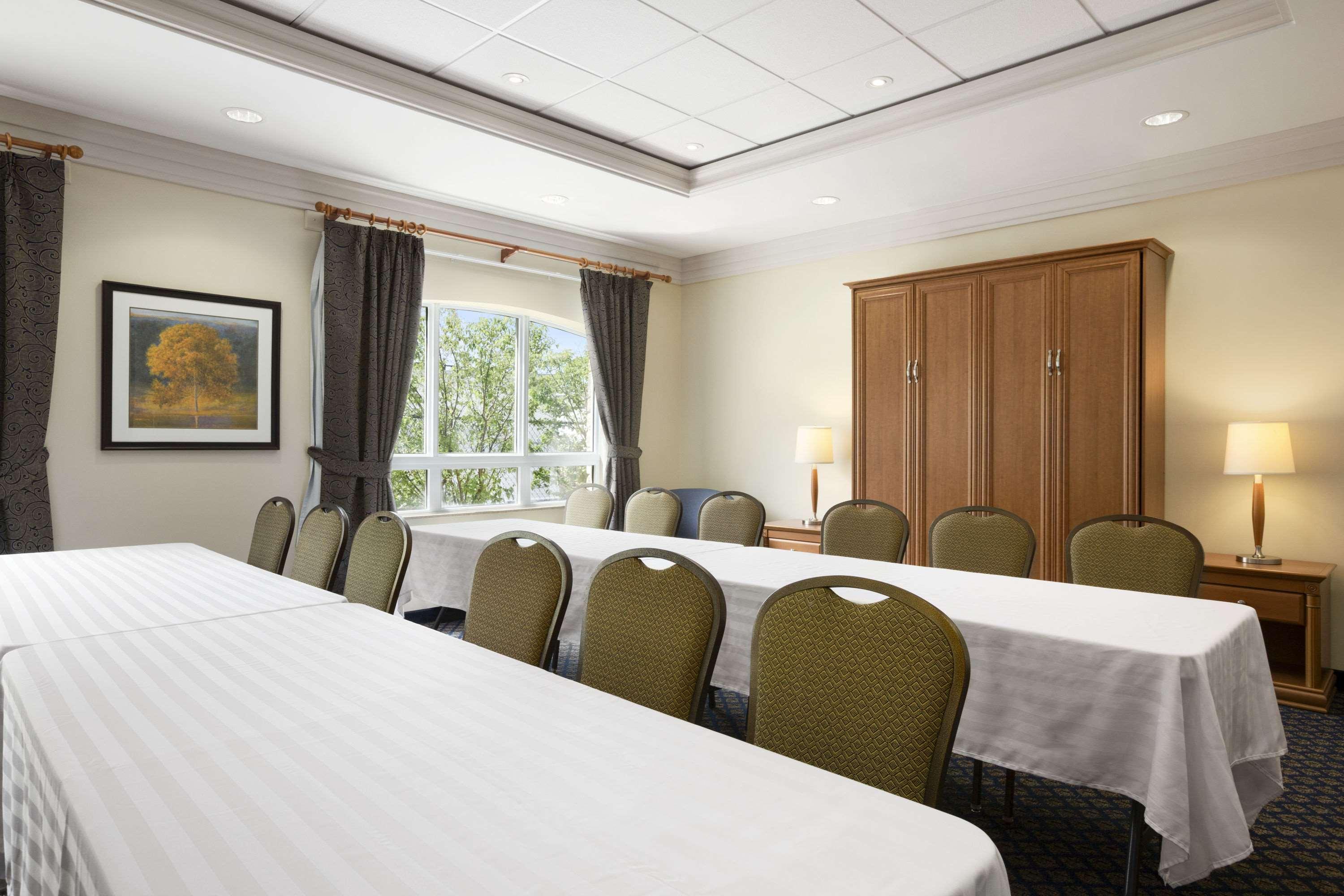 Days Inn & Suites By Wyndham Колингууд Екстериор снимка