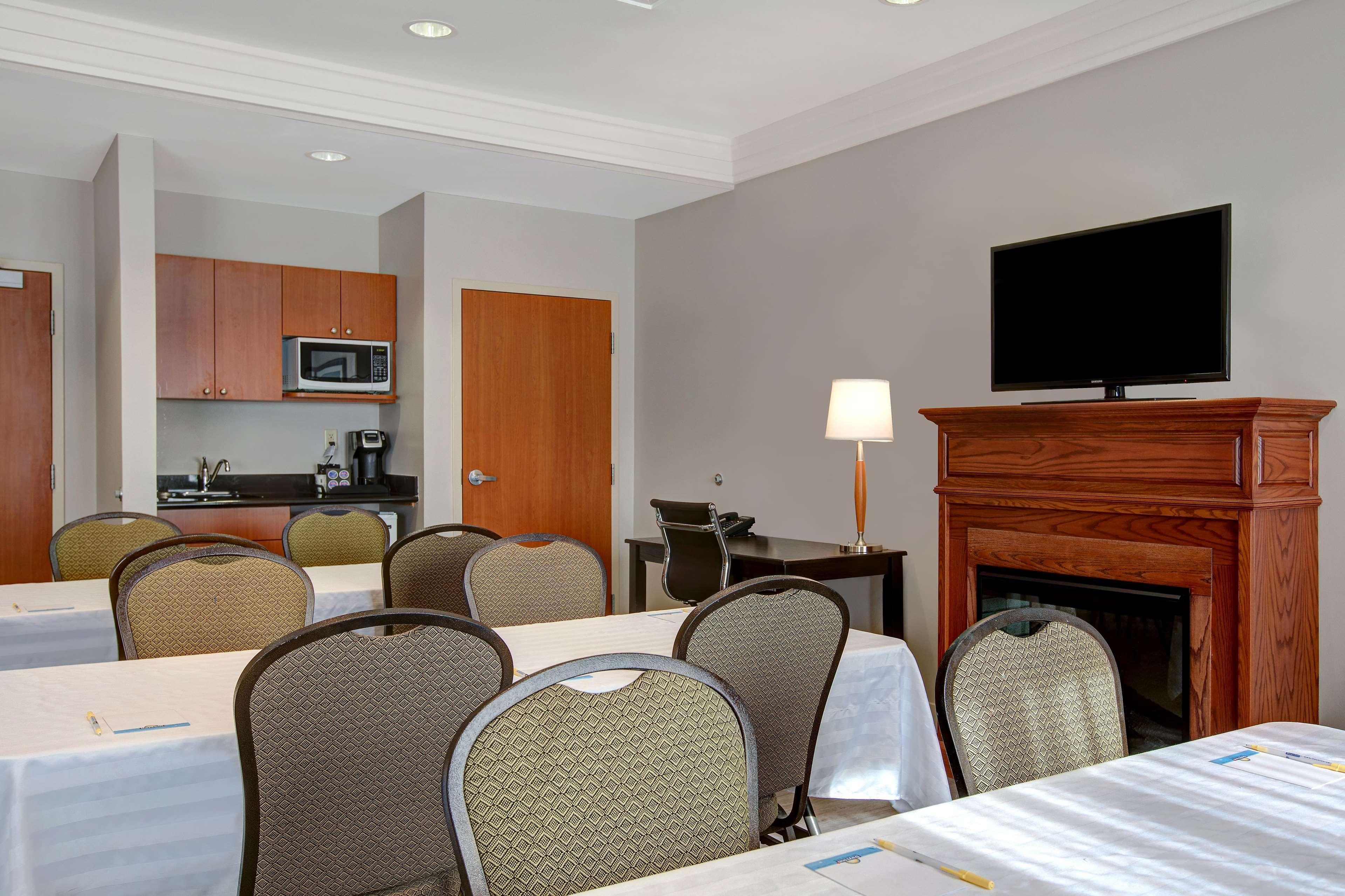 Days Inn & Suites By Wyndham Колингууд Екстериор снимка