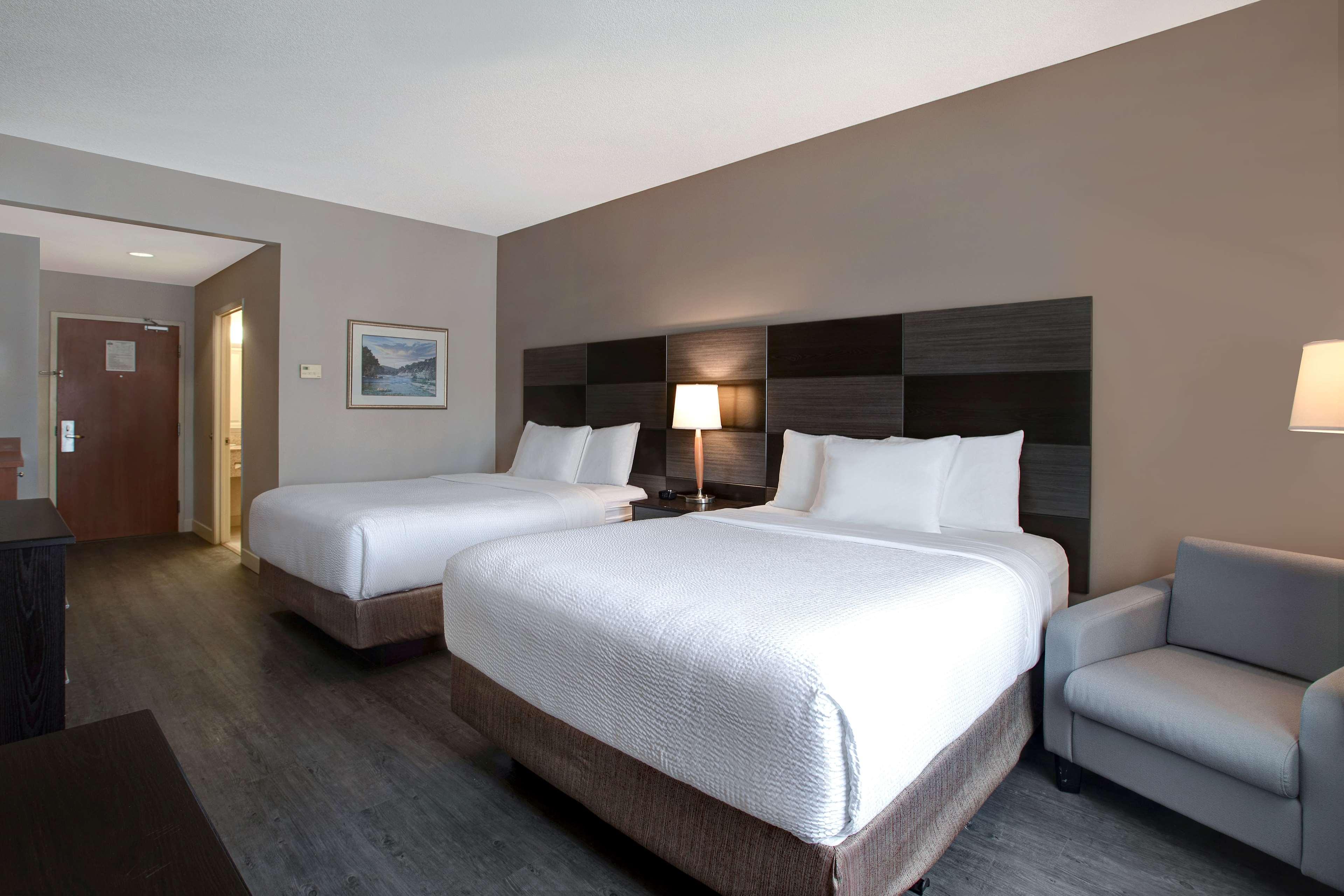 Days Inn & Suites By Wyndham Колингууд Екстериор снимка