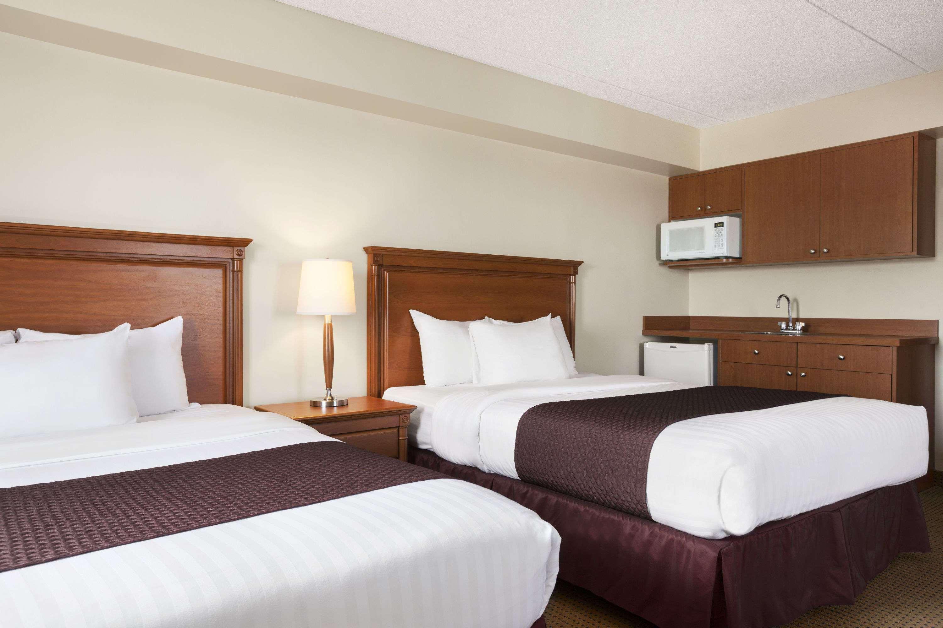 Days Inn & Suites By Wyndham Колингууд Екстериор снимка
