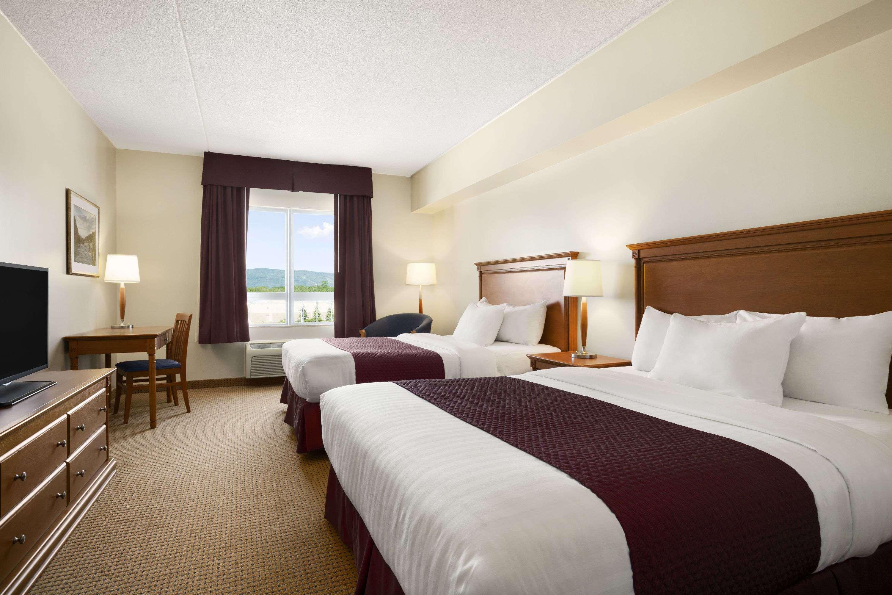 Days Inn & Suites By Wyndham Колингууд Екстериор снимка