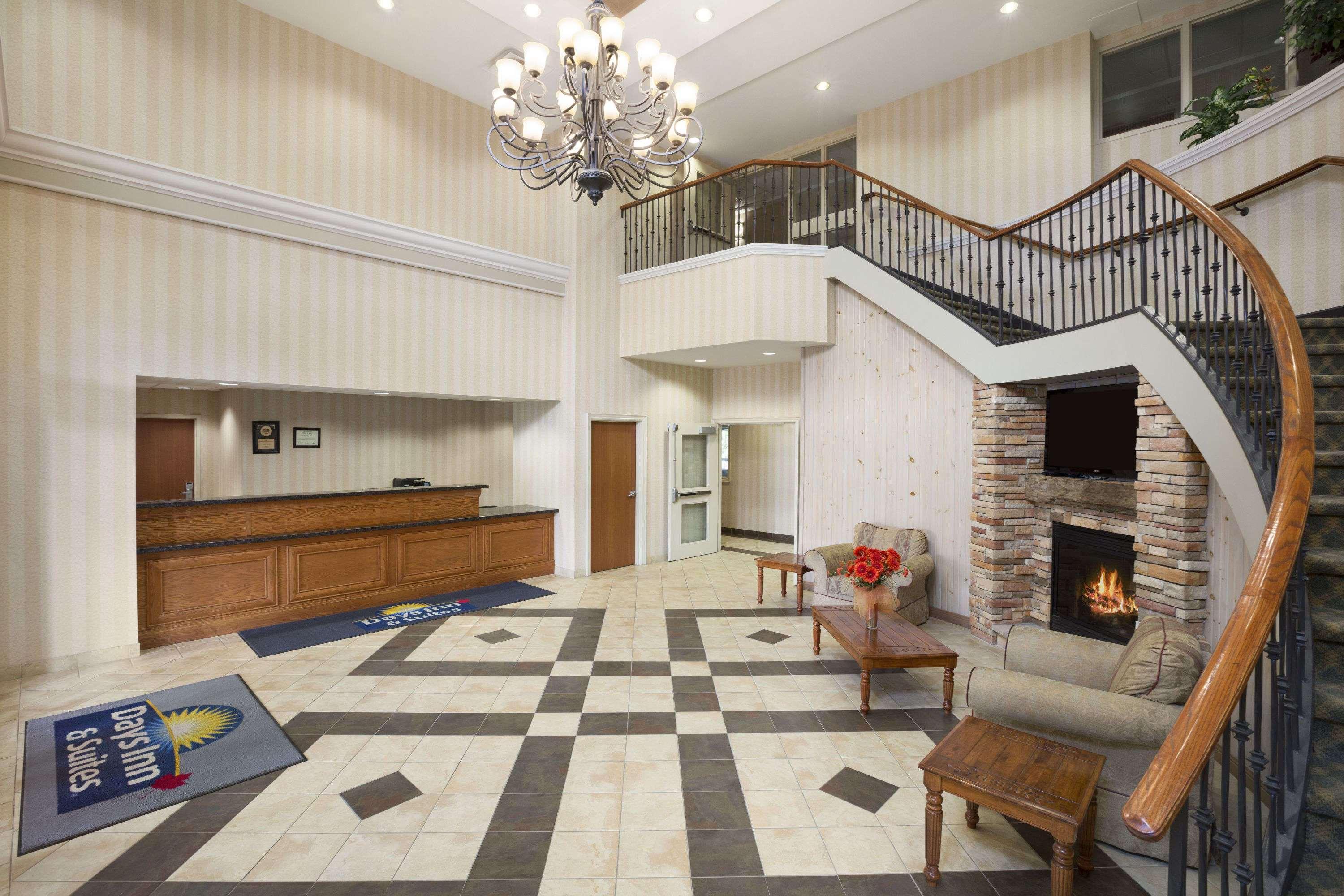 Days Inn & Suites By Wyndham Колингууд Екстериор снимка