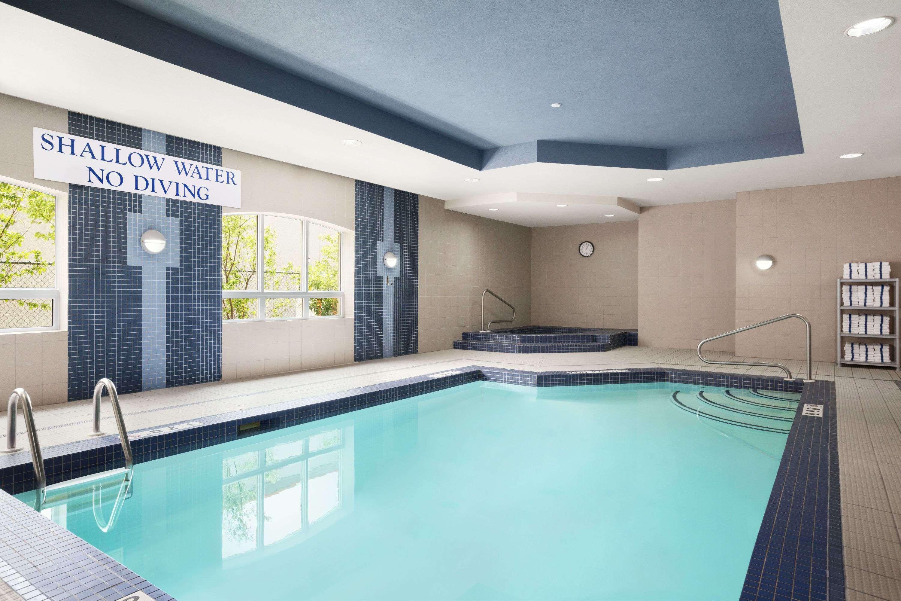 Days Inn & Suites By Wyndham Колингууд Екстериор снимка