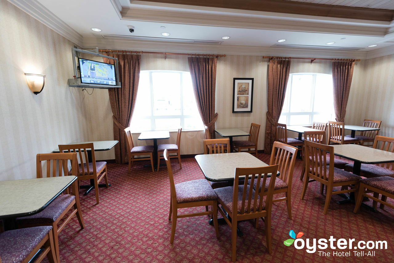 Days Inn & Suites By Wyndham Колингууд Екстериор снимка