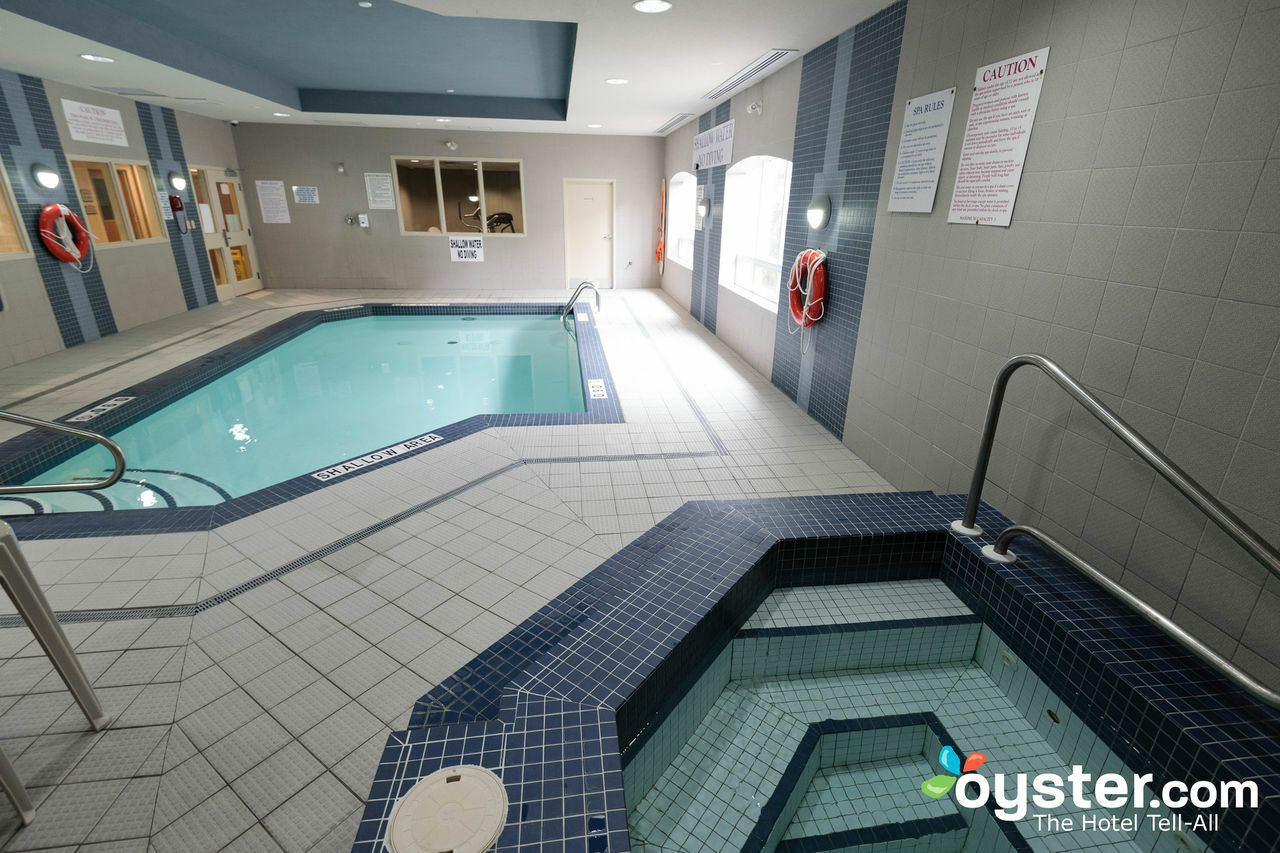 Days Inn & Suites By Wyndham Колингууд Екстериор снимка