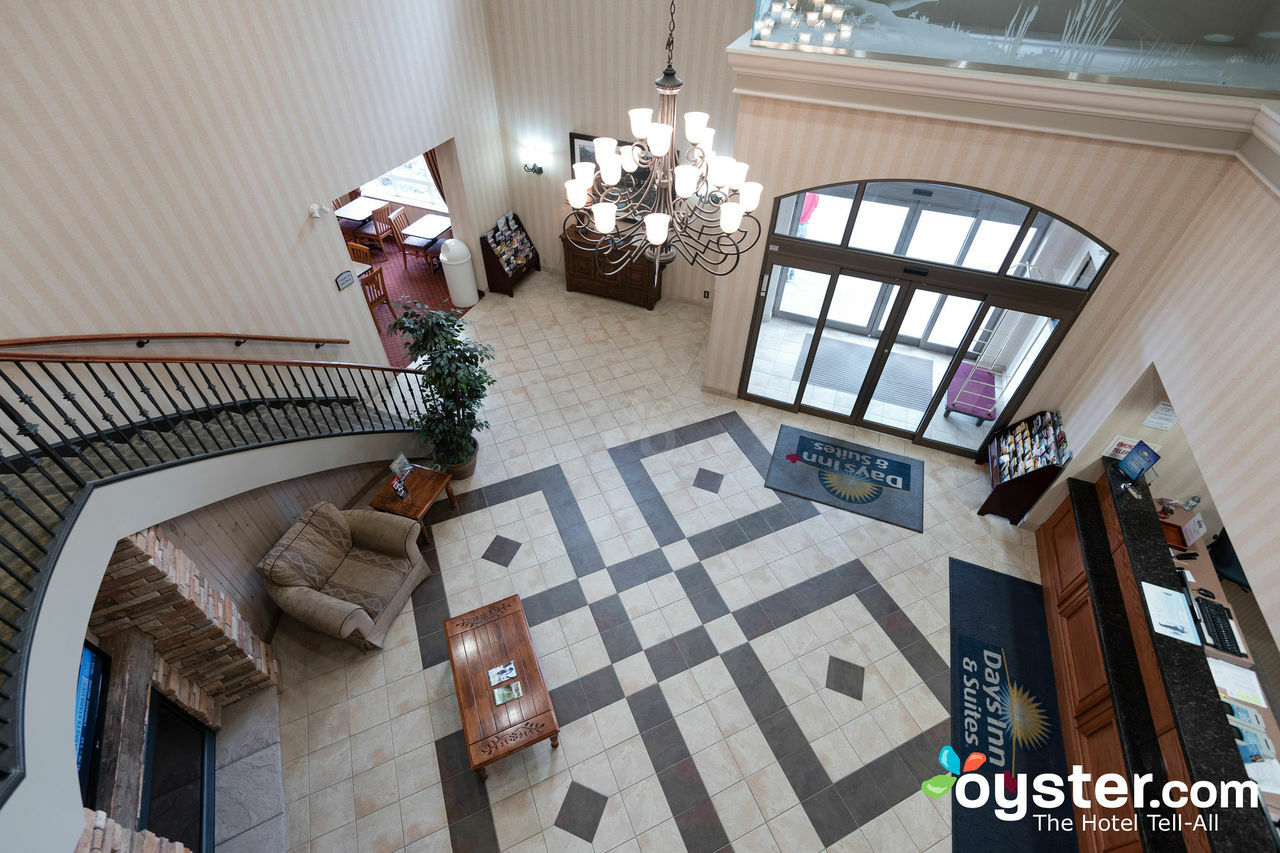 Days Inn & Suites By Wyndham Колингууд Екстериор снимка
