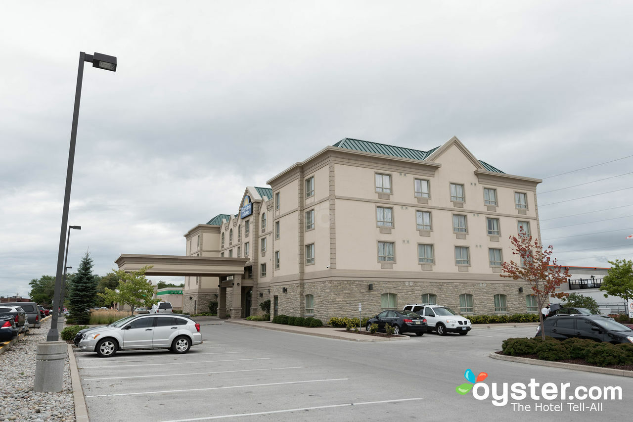 Days Inn & Suites By Wyndham Колингууд Екстериор снимка