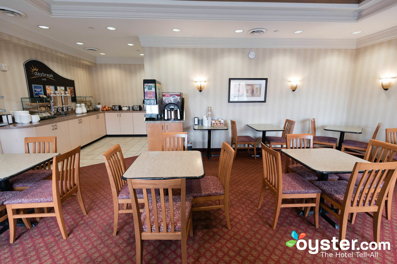 Days Inn & Suites By Wyndham Колингууд Екстериор снимка