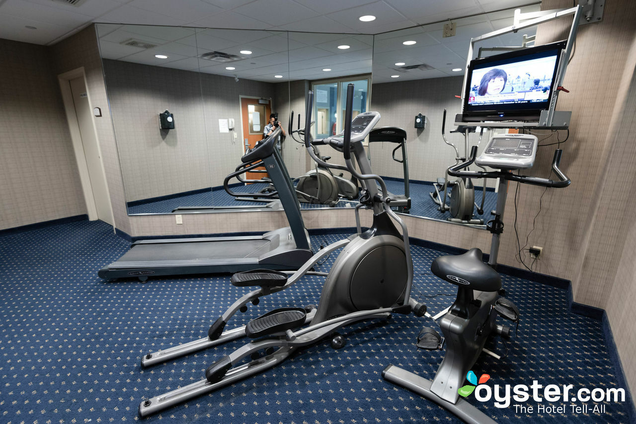 Days Inn & Suites By Wyndham Колингууд Екстериор снимка