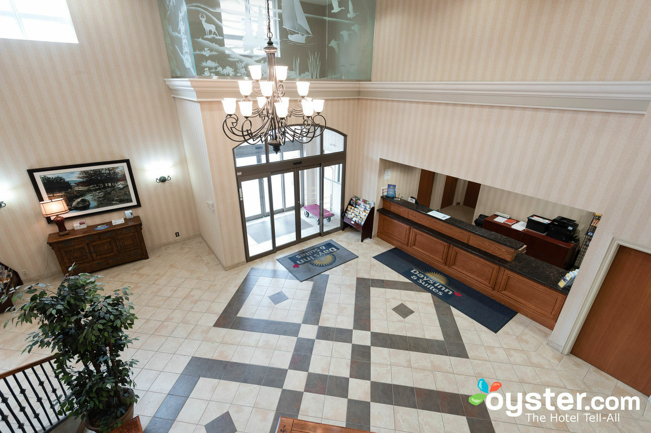 Days Inn & Suites By Wyndham Колингууд Екстериор снимка